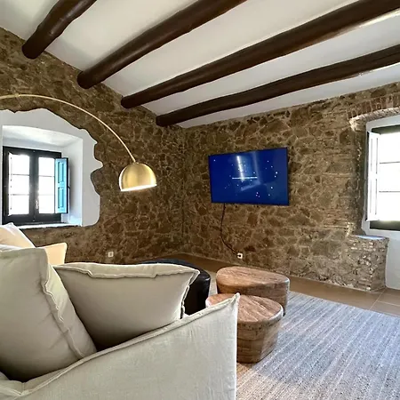 Stay In A 14Th-Century House With Pool In Tossa