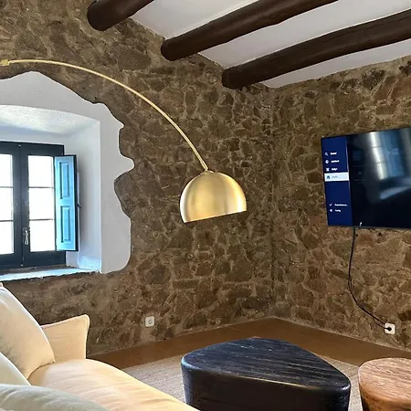 Holiday home Stay In A 14Th-Century House With Pool In Tossa *