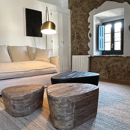 Holiday home Stay In A 14Th-Century House With Pool In Tossa