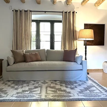 Holiday home Stay In A 14Th-Century House With Pool In Tossa *