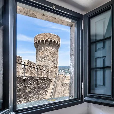 Casa vacanze In A 14th-century House With Pool In Tossa